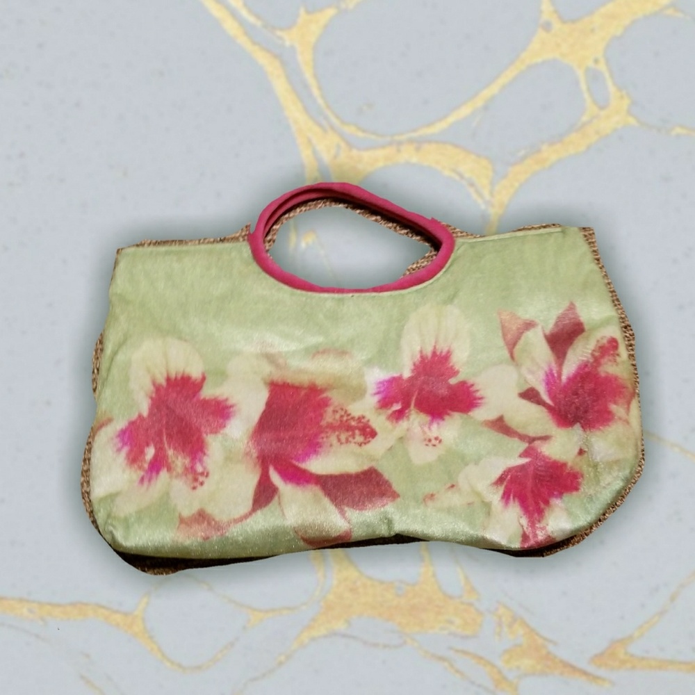 🌺Kitsch fuzzy floral pink and lime green clutch